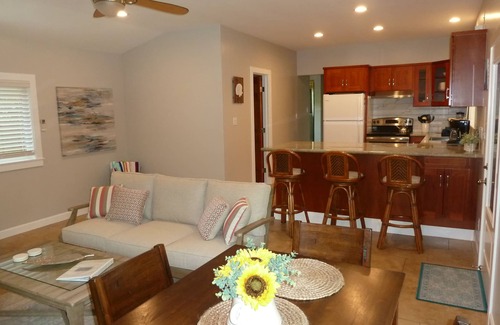 Haleiwa House | Oceanfront 2 Bedroom at Chun's Reef