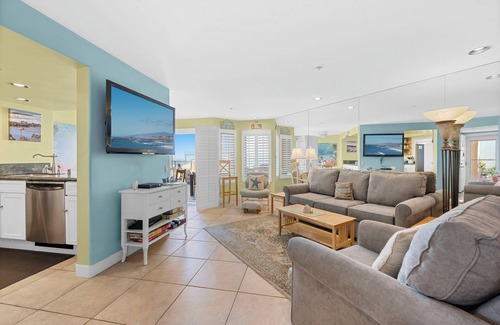 Townsite Condo | Oceanfront 2BR/2BA Condo in Oceanside with Amazing Beach Access has AC!