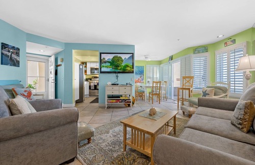 Townsite Condo | Oceanfront 2BR/2BA Condo in Oceanside with Amazing Beach Access has AC!