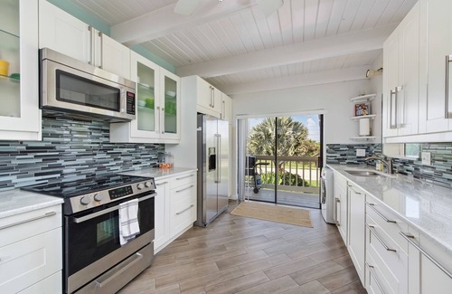 Melbourne Beach House | Oceanfront 3-Bedroom/2-Bath Luxury Townhouse in the heart of Melbourne Beach