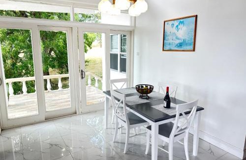 Olveston Villa | Oceanfront 3 bedrooms, 4beds, AC, WiFi, luxury villa