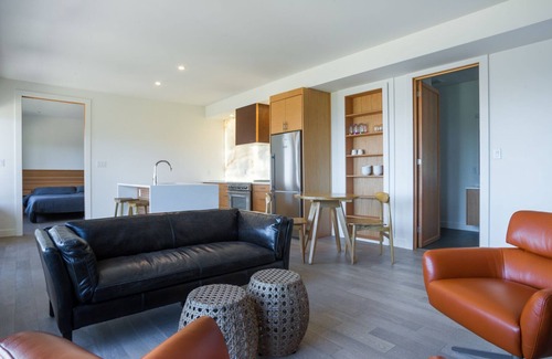 Juan de Fuca Electoral Area Condo | Oceanfront/3bed/3bathn2 adjacent suites/private hottub/amazing wild Pacific view