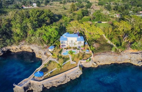 Rio San Juan Villa | Oceanfront 4-bedroom villa in Rio San Juan