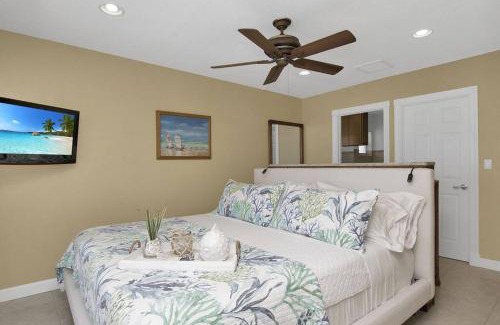 Marathon Apartment | Oceanfront 4 Bedroom Villa with Pool and Boat Dock