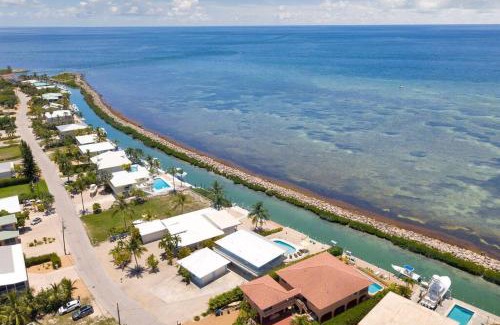 Marathon Apartment | Oceanfront 4 Bedroom Villa with Pool and Boat Dock