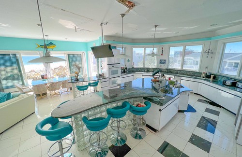 Loveladies House | Oceanfront 7+BR, 3rd fl pool, roof top hot tub.