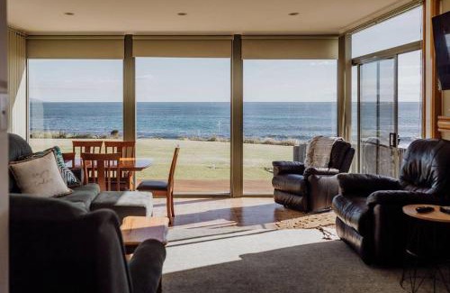 Bicheno House | OceanFront - Absolute Waterfront