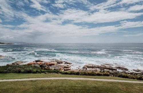 Bicheno House | OceanFront - Absolute Waterfront