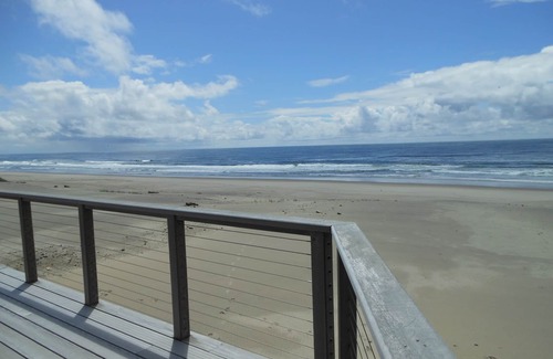 Kiwanda Shores House | OCEANFRONT-An Invitation to Unobstructed Ocean Views