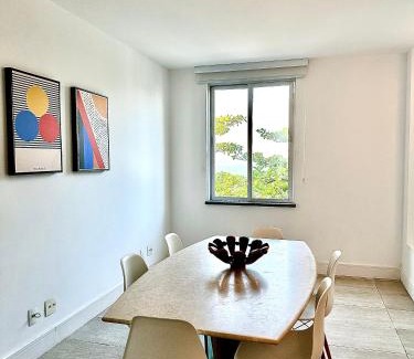 Leme Apartment | Oceanfront Avenida Atlântica