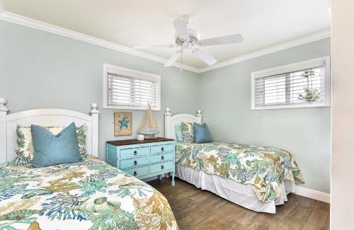 Balboa Peninsula House | Oceanfront Back Home with View of the Sea