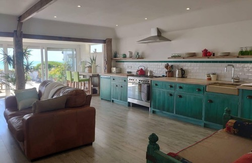 Pevensey House | Oceanfront Bliss with Spacious Family Retreat with Views.