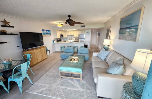 Vero Beach Condo | ✨Oceanfront🌊 Breathtaking View🏖️ Central Location📍 Pool🏊‍♂️ Modern Elegance✨