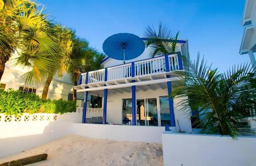 Nassau House | Oceanfront Bungalow Cable Beach 2 Bedroom