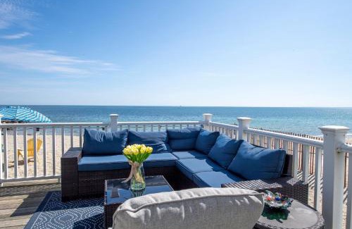 Sandwich House | Oceanfront Cape Cod House by Rock Properties