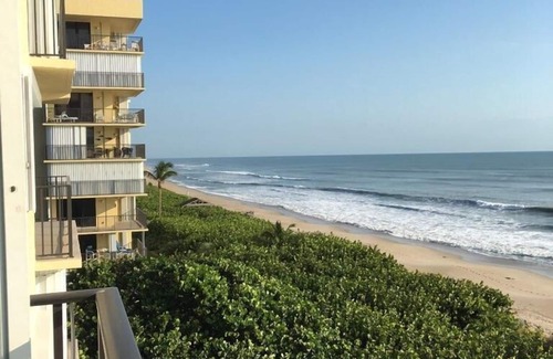 Hutchinson Island South Condo | Oceanfront condominium for rent Jensen, Beach Florida