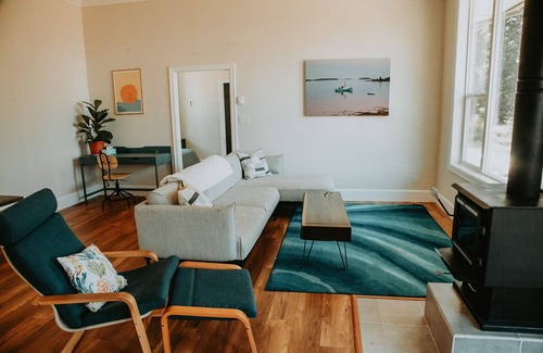 Juan de Fuca Electoral Area House | Oceanfront cottage w/hottub in Jordan River BC