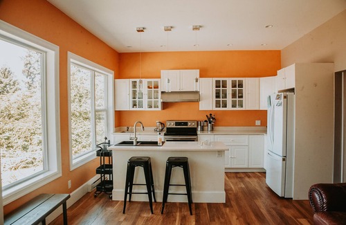 Juan de Fuca Electoral Area House | Oceanfront cottage w/hottub in Jordan River BC