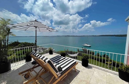Sandys House | Oceanfront "Dock of the Bay" Retreat in Beautiful Bermuda