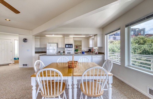 Bandon House | Oceanfront dog-friendly house w/deck overlooking the water