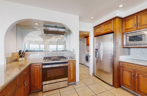 Fort Bragg House | Oceanfront Home on the Bluffs w/Hot Tub, Sunroom & Private Beach Access