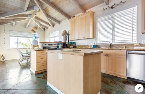 Captain Cook House | Oceanfront Home with Pool ‘The Cove at Milolii'