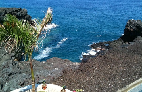 Captain Cook House | Oceanfront Home with Pool ‘The Cove at Milolii'