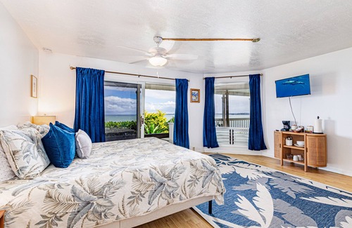 Kapoho House | Oceanfront in Hilo Hale Kai Suites - Moana Room - King Bed, Private Bathroom