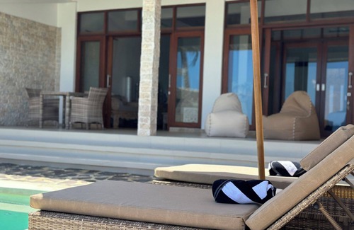 Candi Dasa Villa | Oceanfront | Infinity Pool | Spacious | Amethyst