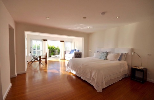 Paget House | Oceanfront Interior designed Beach House, Grape Bay Beach in Paget