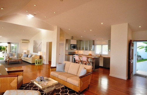 Paget House | Oceanfront Interior designed Beach House, Grape Bay Beach in Paget