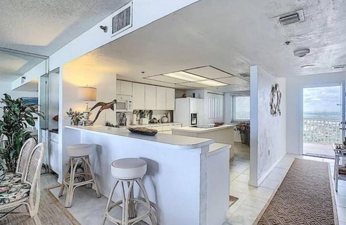 New Smyrna Beach Apartment | Oceanfront Luxury Highrise Condo-13th Floor