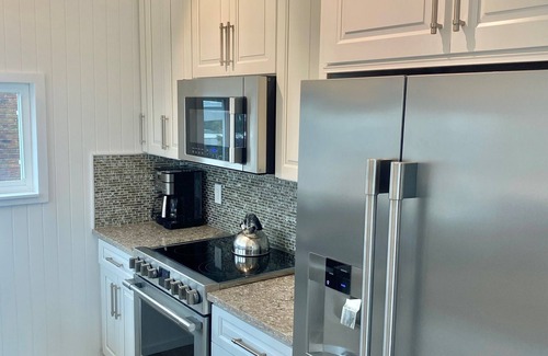 Ocean Beach House | OCEANFRONT Luxury 5 Bedroom house, Heated Pool, Jacuzzi. Sleeps 12