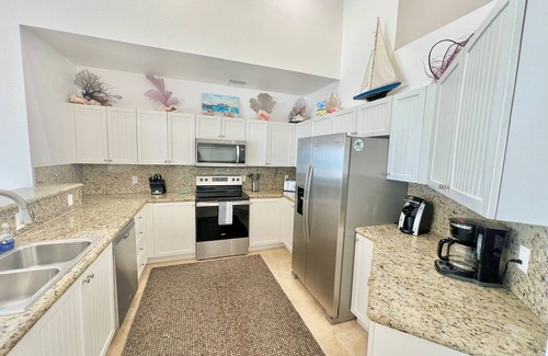 Alice Town House | OCEANFRONT LUXURY HOME " Seas The Day"