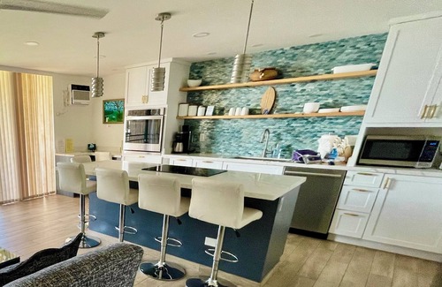 Kihei Condo | Oceanfront, Million-Dollar-View, Newly renovated! B421
