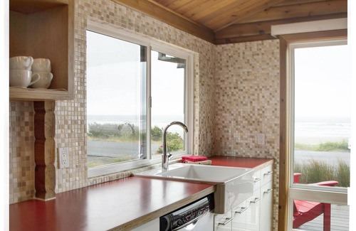 Manzanita Cabin | Oceanfront Modern Cabin