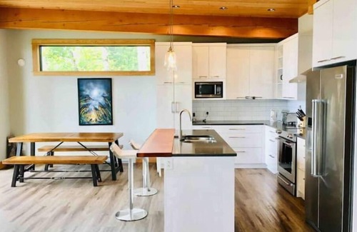 Juan de Fuca Electoral Area Cabin | Oceanfront Nature Retreat - Jordan River, BC