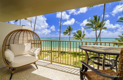 Punaluu House | Oceanfront Oasis - Calm Beach - Pool - AC