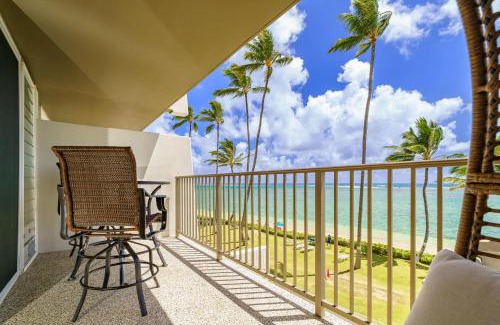 Punaluu House | Oceanfront Oasis - Calm Beach - Pool - AC
