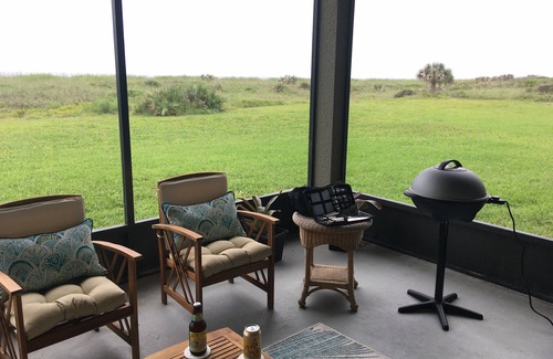Vilano Beach Condo | Oceanfront Paradise! 2/2 mins from St. Augustine! Great for families & couples!