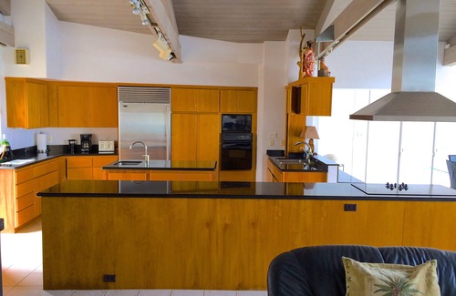 Kaneohe House | Oceanfront Paradise Retreat