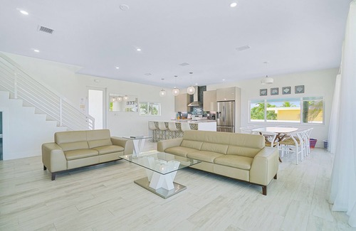 Little Venice House | Oceanfront PARADISE w Heated pool, 55’ dock, ocean view & bathroom in every room