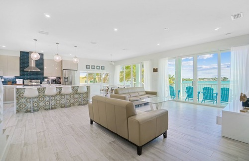 Little Venice House | Oceanfront PARADISE w Heated pool, 55’ dock, ocean view & bathroom in every room