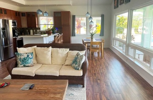 Papaikou House | Oceanfront paradise with AC and wifi close to Hilo