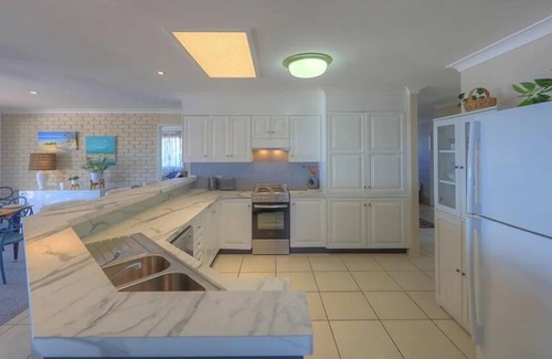 Bargara Apartment | Oceanfront Paradise - Your Ultimate Getaway