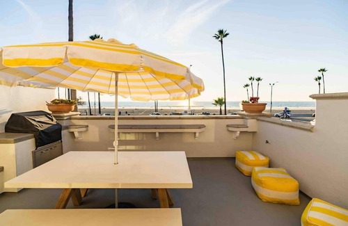 Newport Beach House | Oceanfront Pier Upper Beach House