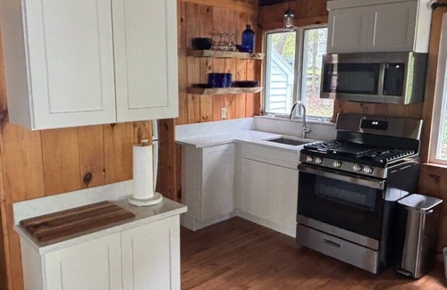 Harpswell Center Cottage | Oceanfront Property