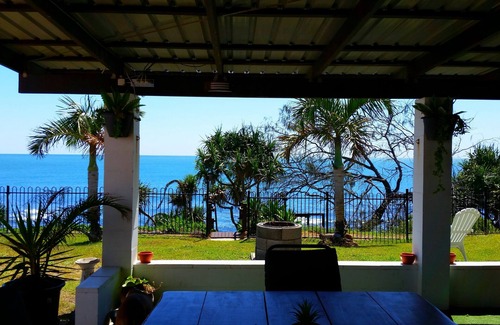 Coral Cove Apartment | Oceanfront Retreat The Cove Studio - Pet friendly