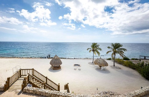 St. Marie Villa | Oceanfront Royal villa w/Private Beach, Pool, Plunge pool - Coral Estate