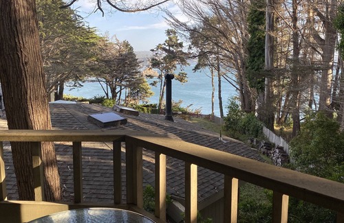Anchor Bay Apartment | Oceanfront Studio with views of the Pacific Ocean & Direct Access to the Beach S